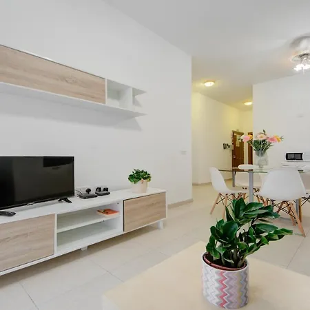 Off The Strand Gzira With Patio *
