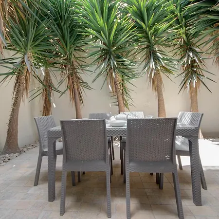 Off The Strand Gzira With Patio Gzira