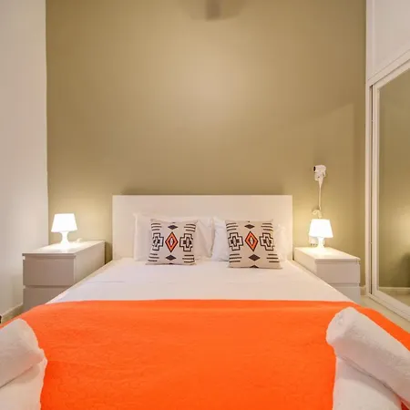 Off The Strand Gzira With Patio Apartamento