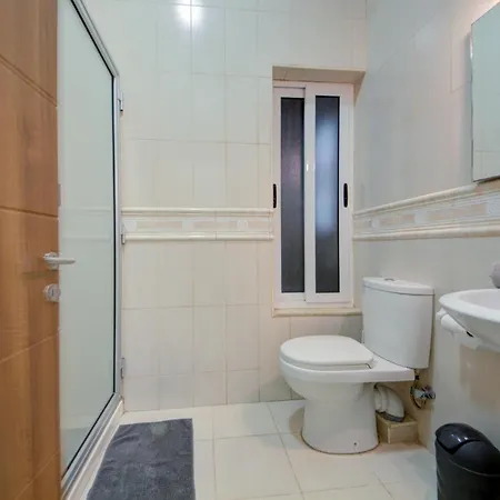 Off The Strand Gzira With Patio *