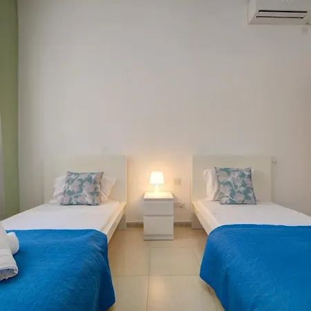 Off The Strand Gzira With Patio *